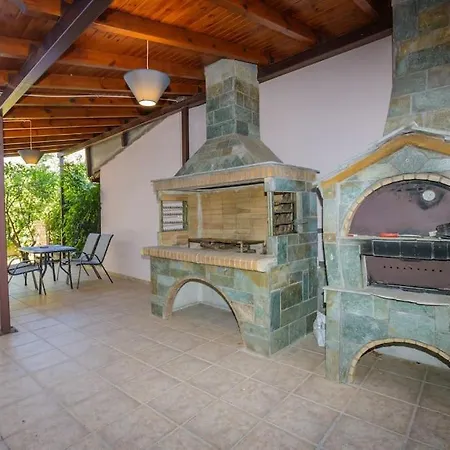 Tree House Apartment Kalamata